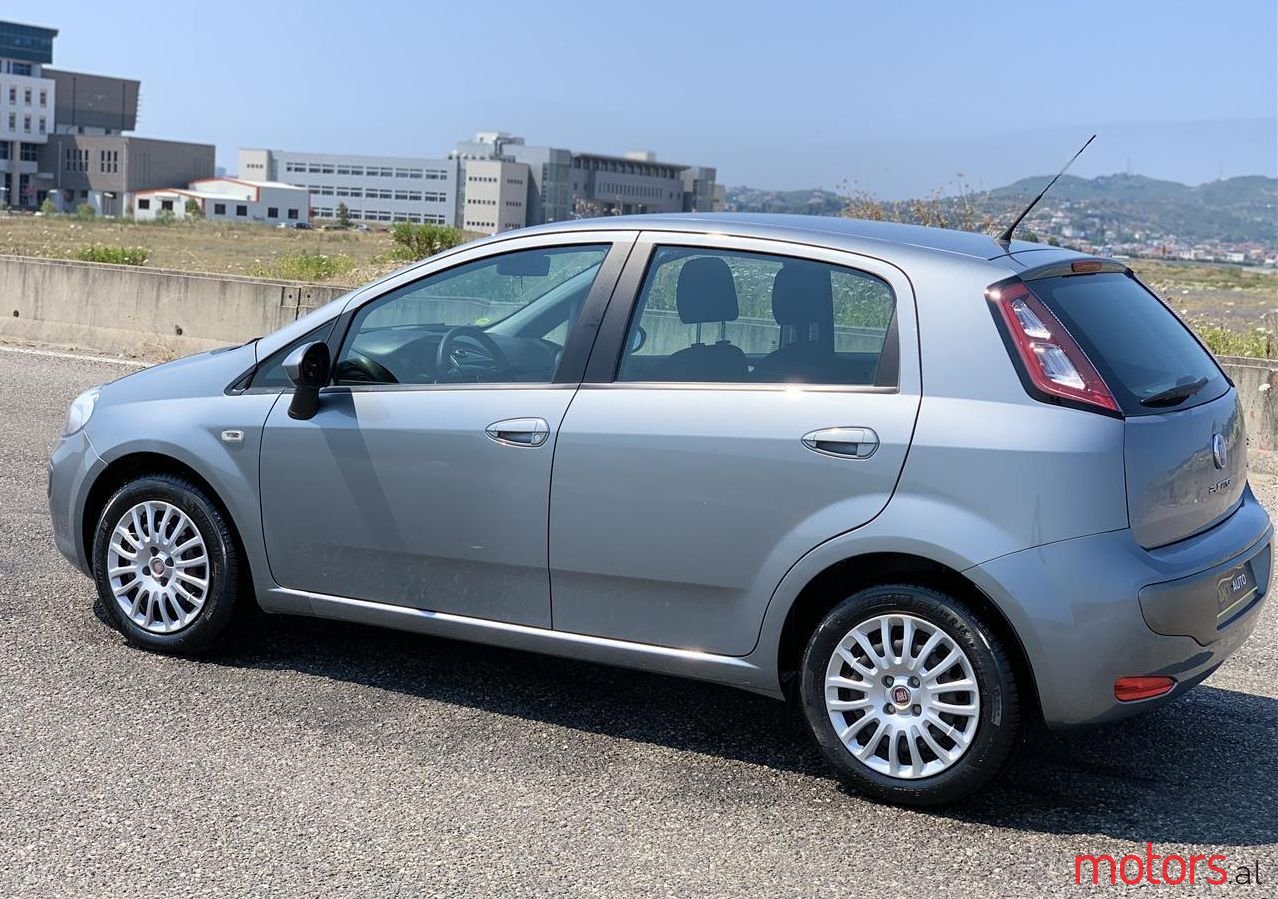 2010' Fiat Punto Evo photo #1
