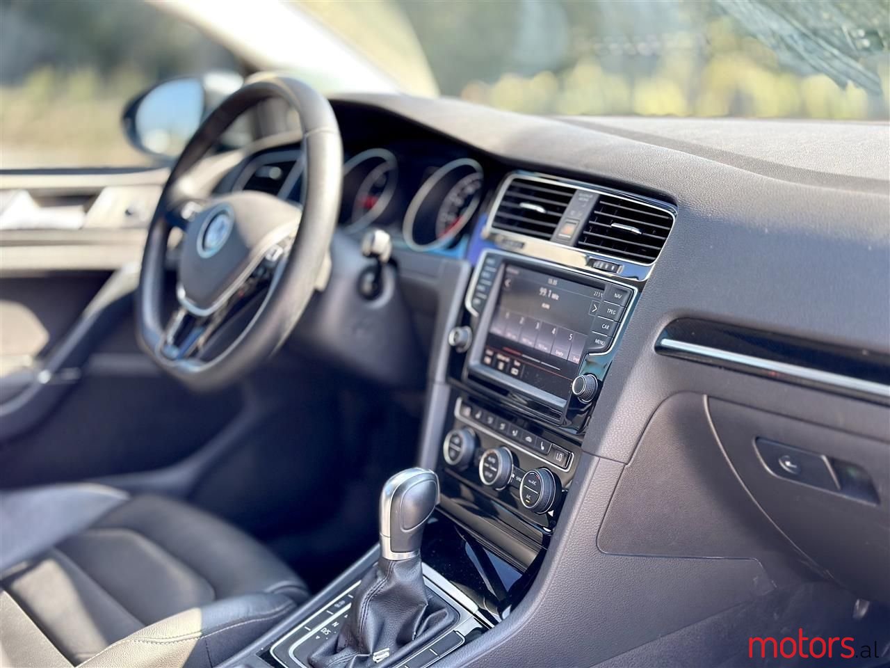 2015' Volkswagen Golf photo #5