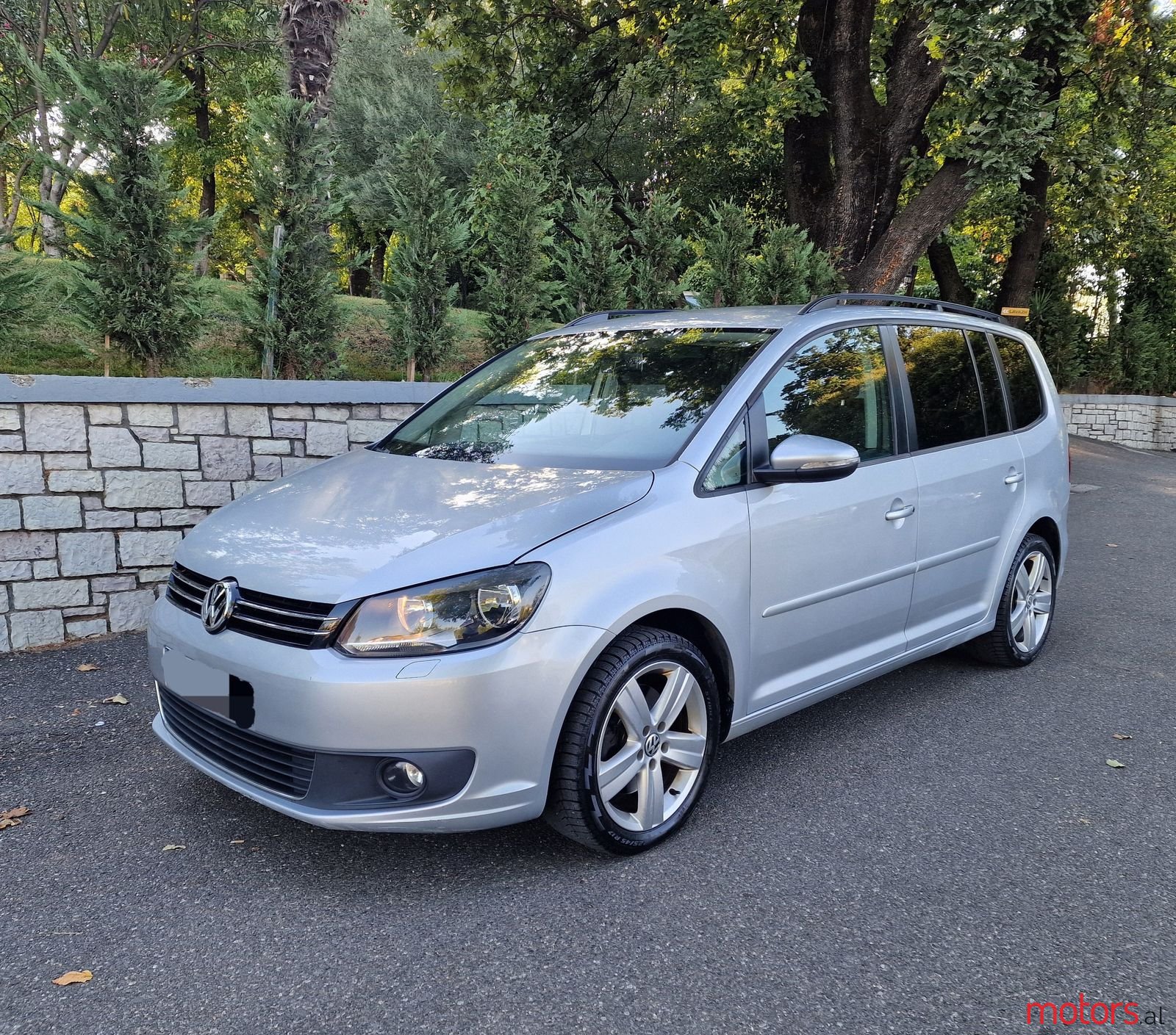 2014' Volkswagen Touran photo #1