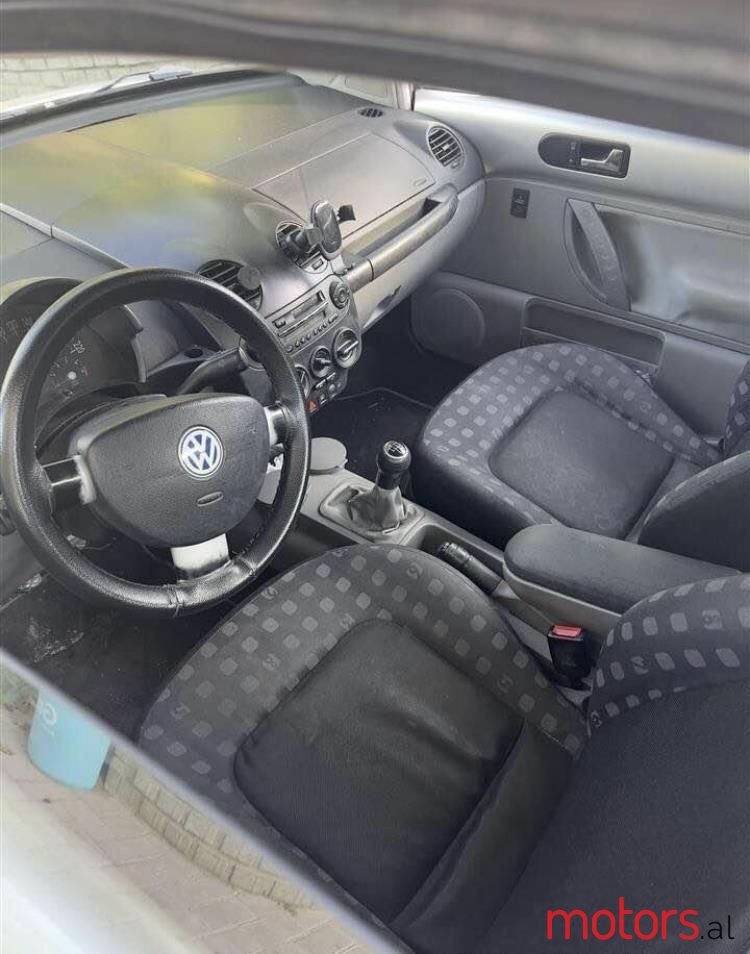 2001' Volkswagen Beetle photo #2