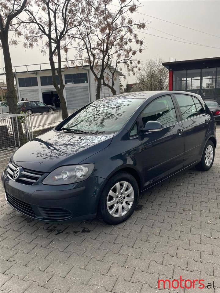 2005' Volkswagen Golf photo #1