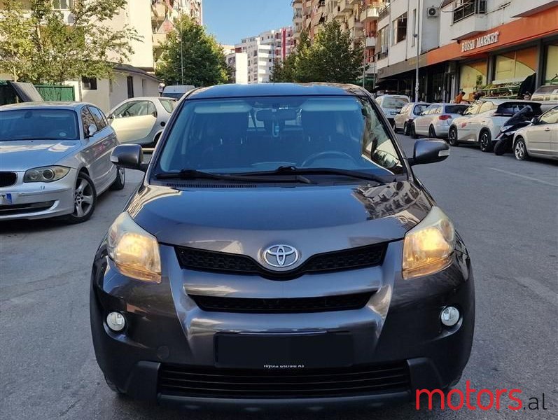 2011' Toyota Urban Cruiser photo #2