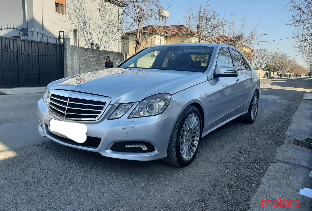 2009' Mercedes-Benz E 220 photo #1