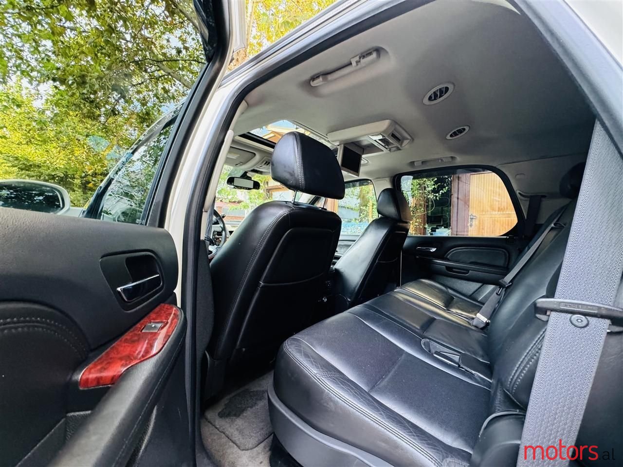 2009' Cadillac Escalade photo #4