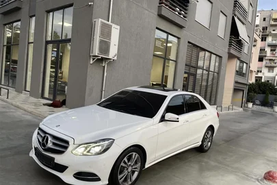 2014' Mercedes-Benz E 220