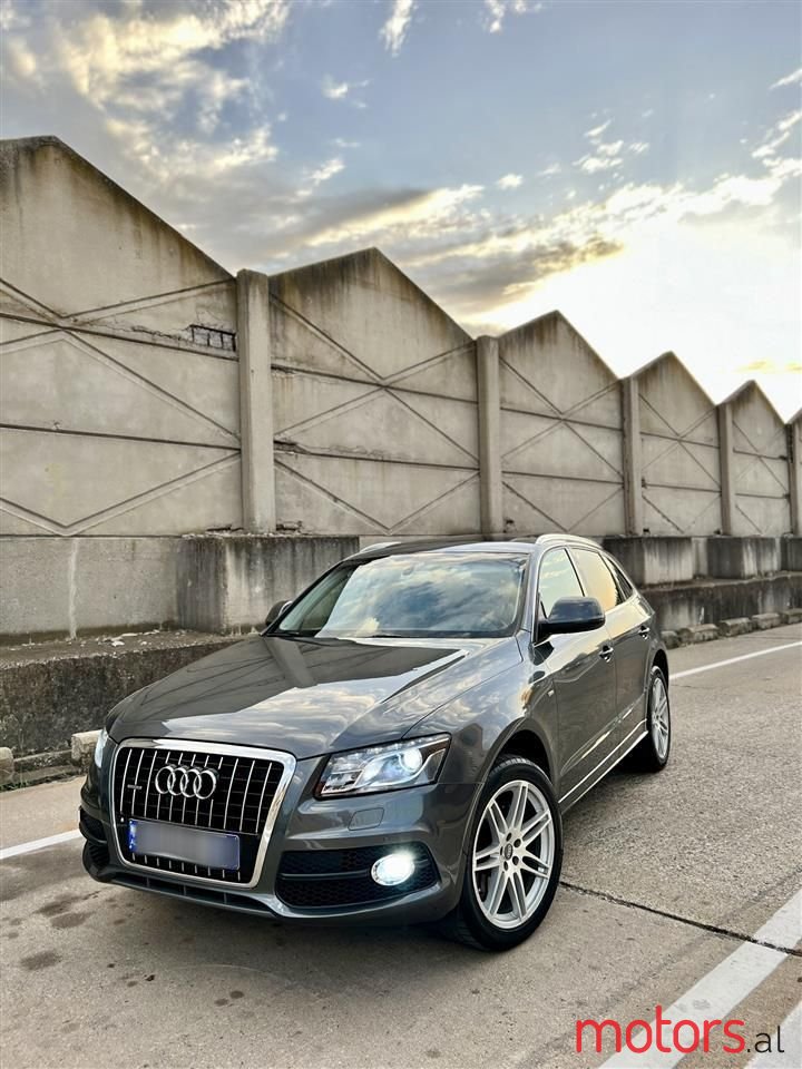 2010' Audi Q5 photo #5