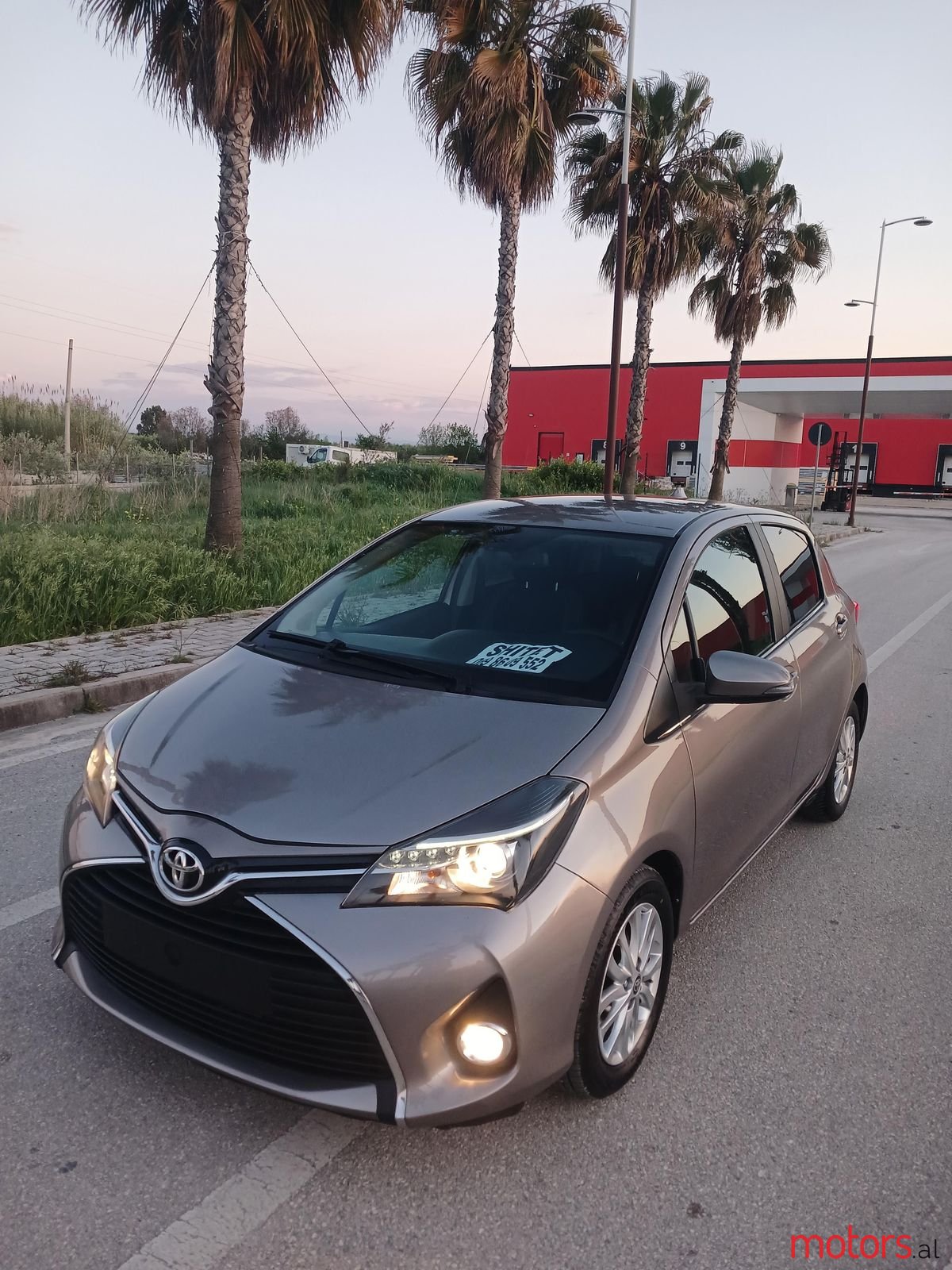 2014' Toyota Yaris photo #2