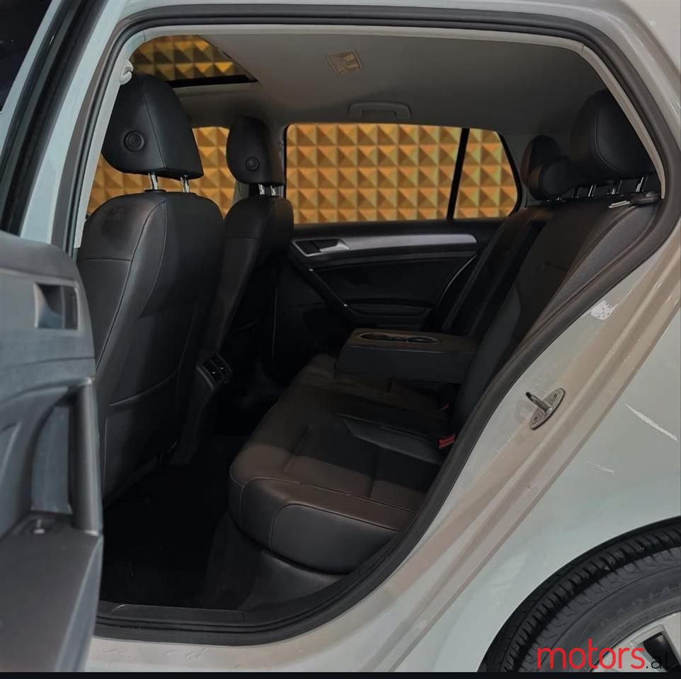 2016' Volkswagen Golf photo #4