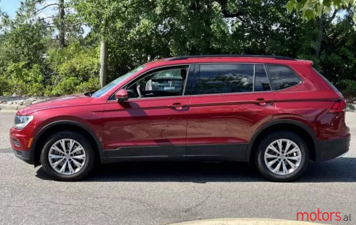 2019' Volkswagen Tiguan S photo #4
