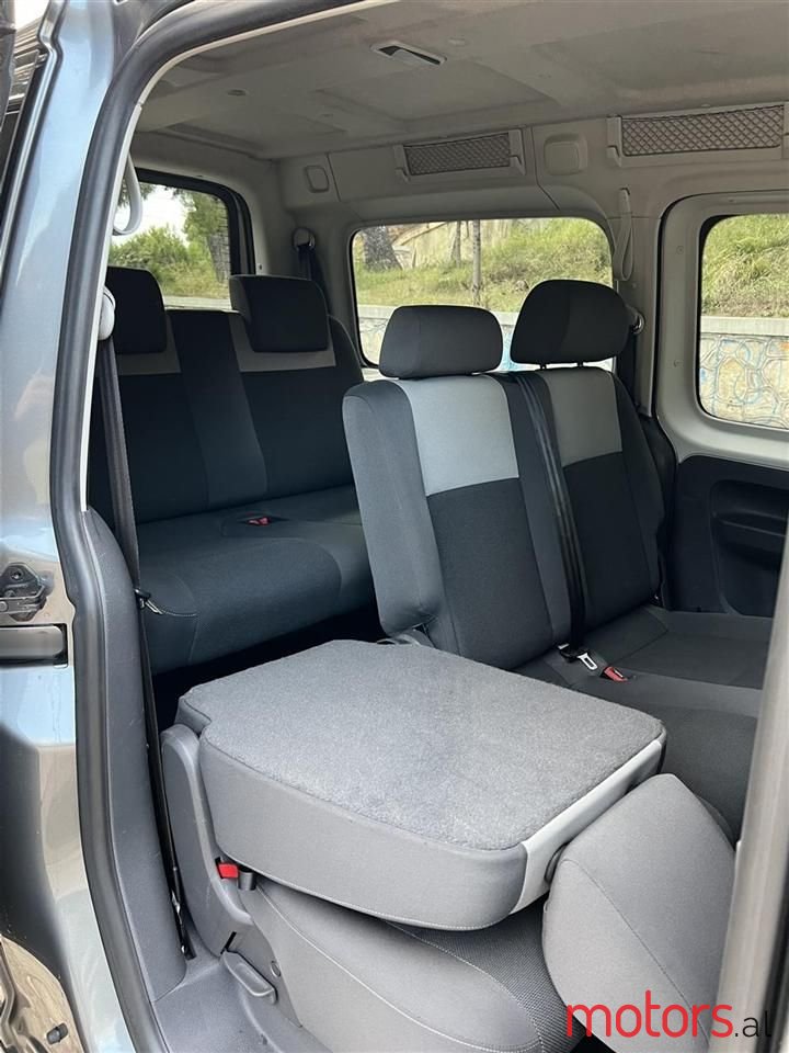 2012' Volkswagen Caddy photo #6