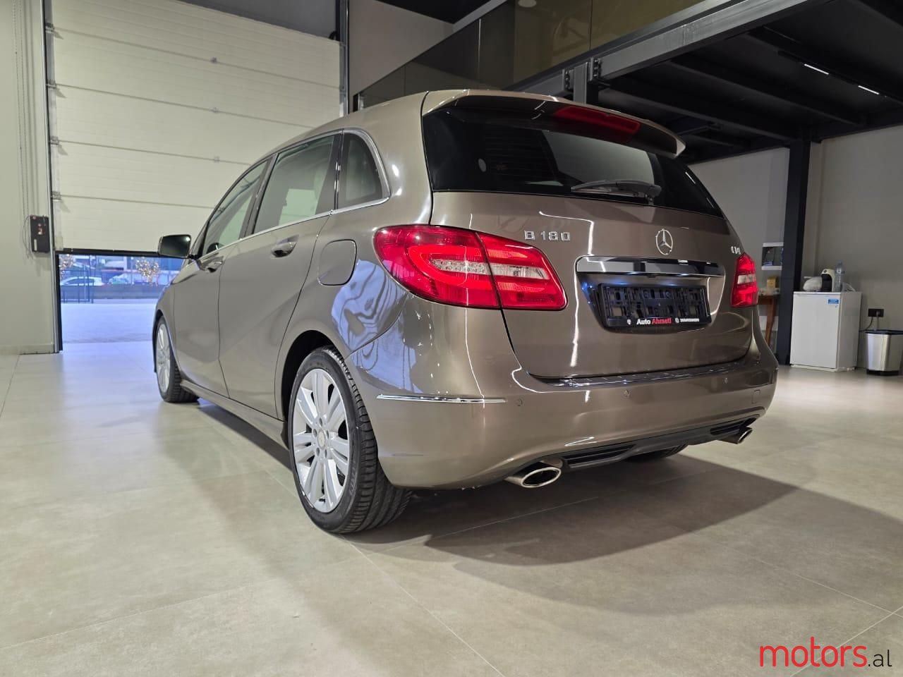 2012' Mercedes-Benz B 180 photo #3