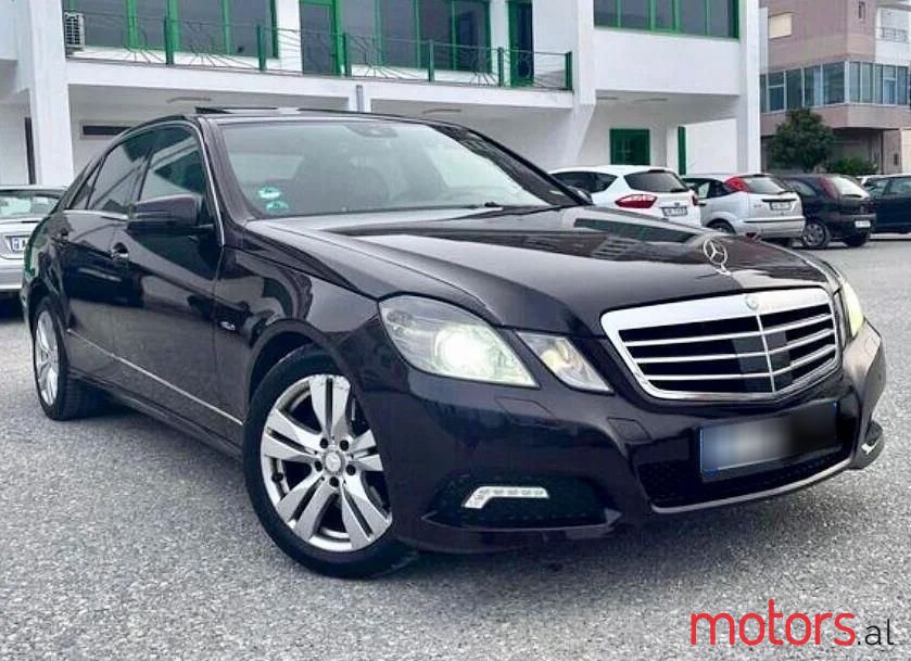 2011' Mercedes-Benz E 350 photo #1
