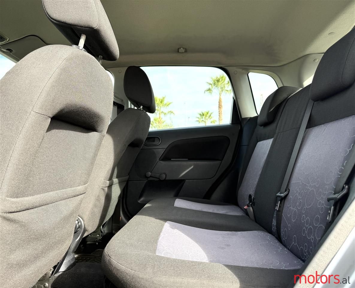 2007' Ford Fiesta photo #2