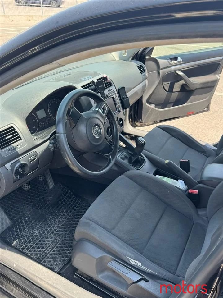 2005' Volkswagen Jetta photo #4