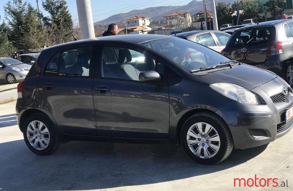 2009' Toyota Yaris photo #1