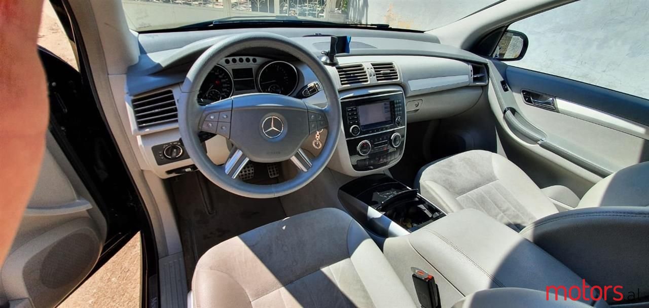 2008' Mercedes-Benz R 320 photo #1