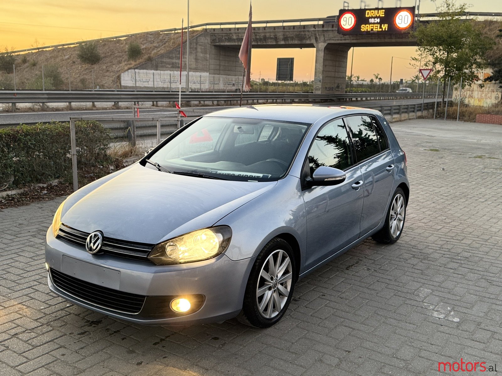 2009' Volkswagen Golf photo #3
