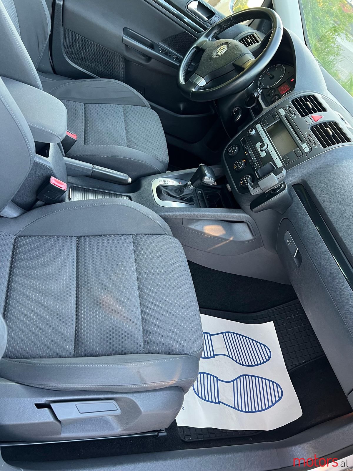2008' Volkswagen Golf photo #3