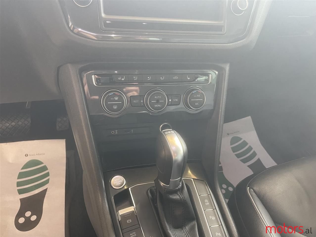 2017' Volkswagen Tiguan photo #5