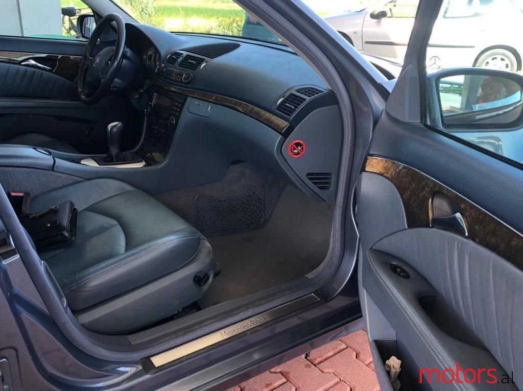 2005' Mercedes-Benz E 270 photo #6