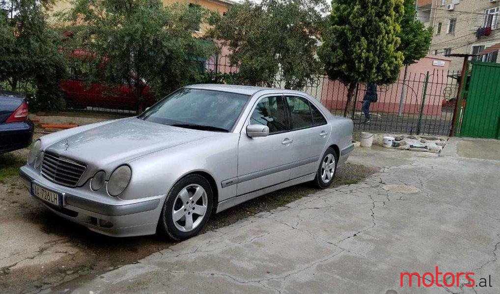 2000' Mercedes-Benz E 220 photo #1