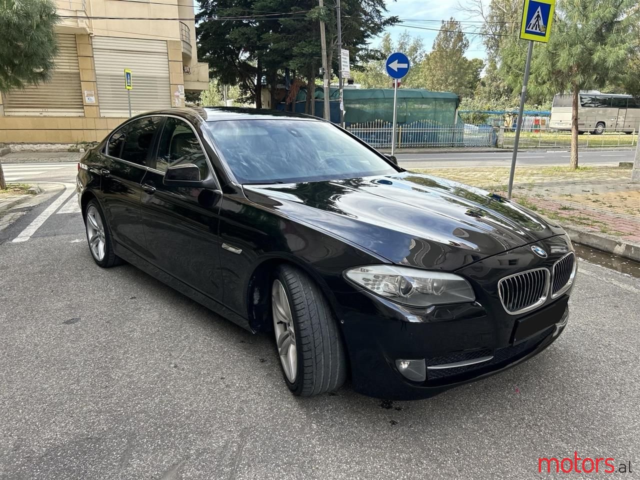 2011' BMW 530 photo #5