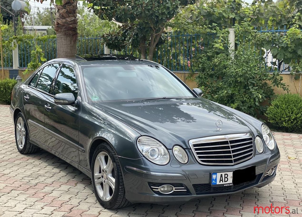 2008' Mercedes-Benz E 300 photo #1