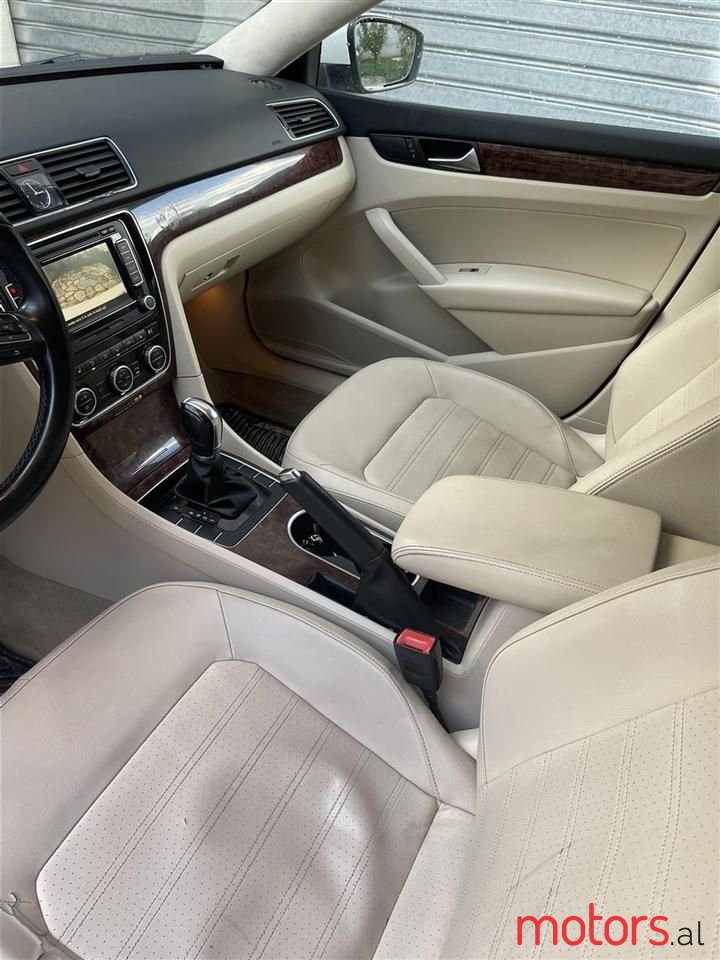 2013' Volkswagen Passat photo #4