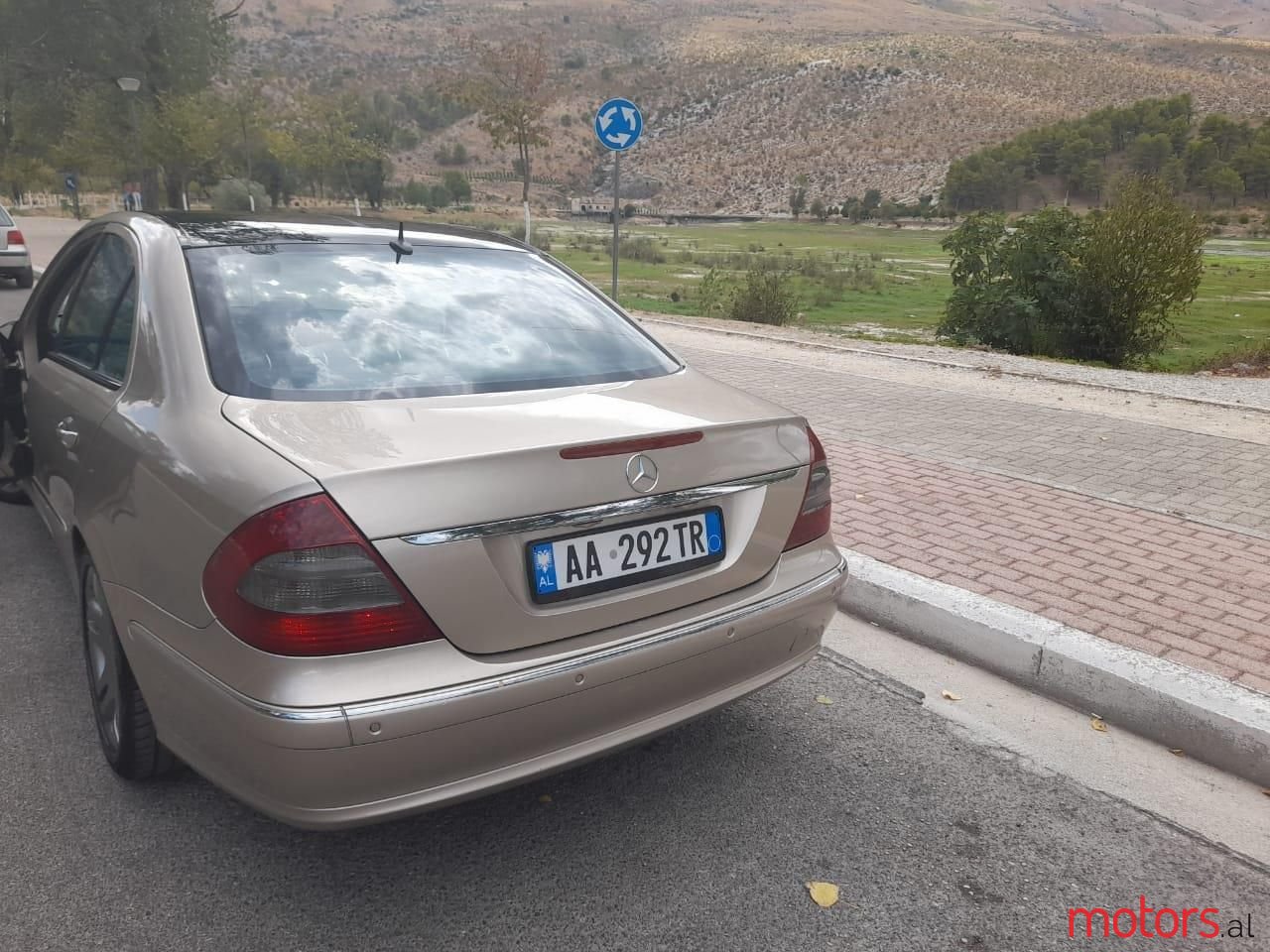 2004' Mercedes-Benz E 270 photo #4