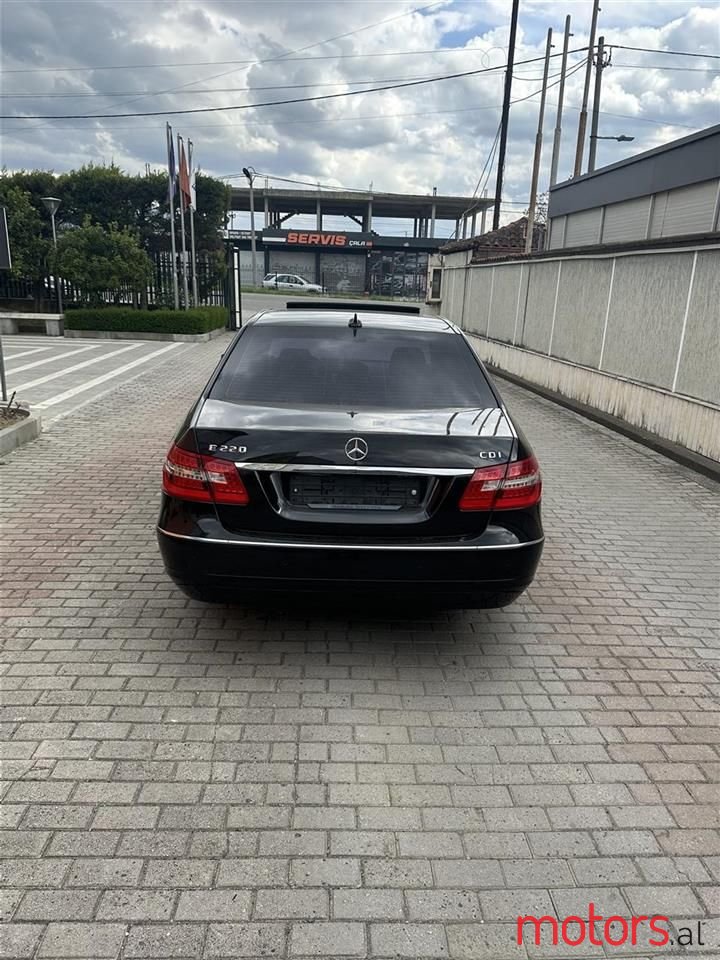 2011' Mercedes-Benz E 220 photo #5