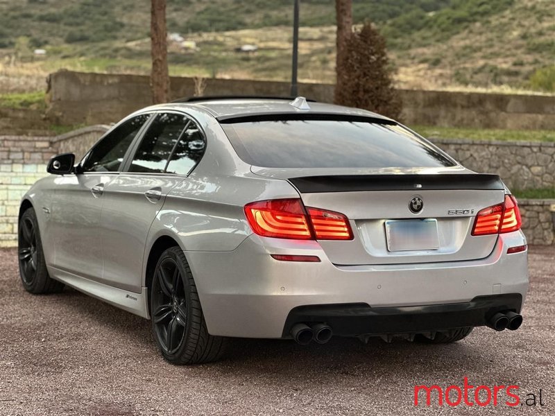 2011' BMW 550 photo #3