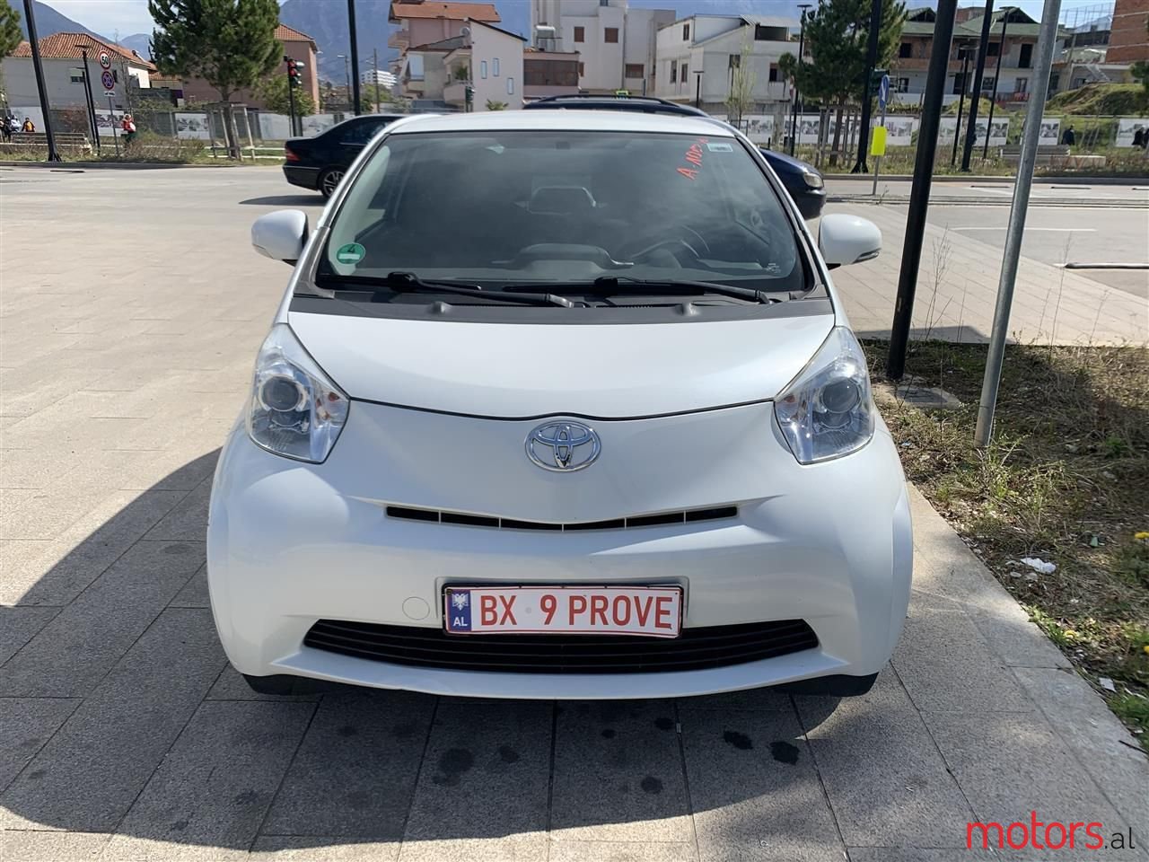 2009' Toyota iQ photo #1