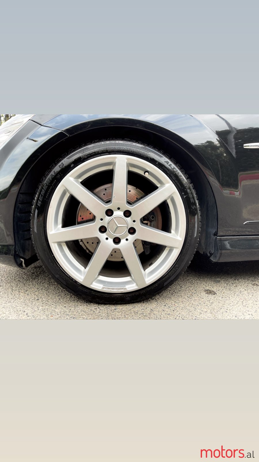 2008' Mercedes-Benz 320 photo #2