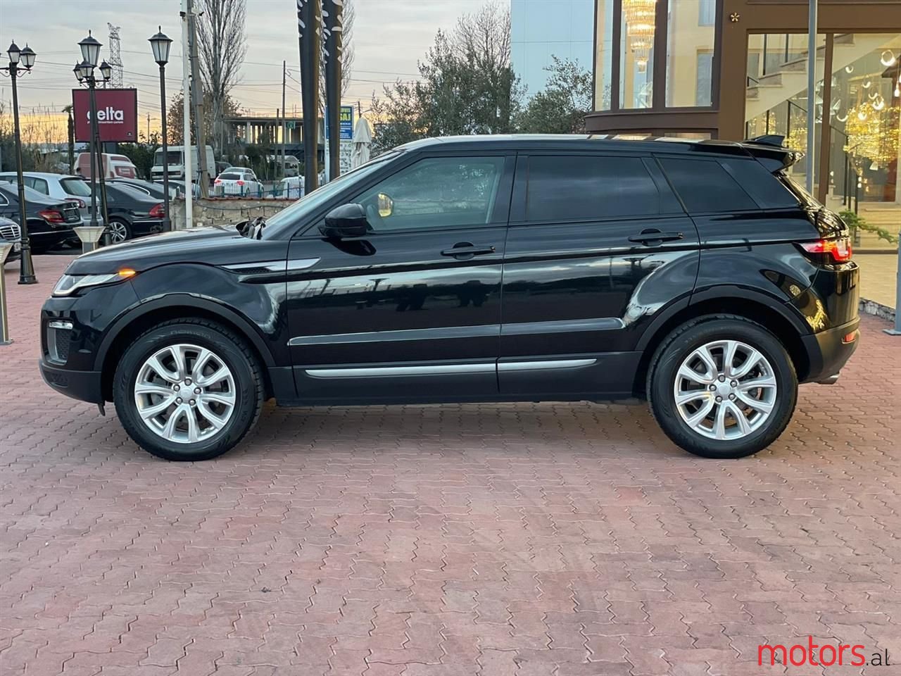 2017' Land Rover Range Rover Evoque photo #2