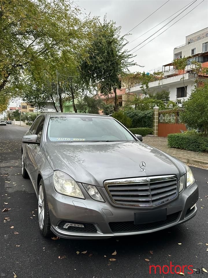 2011' Mercedes-Benz 220 photo #3