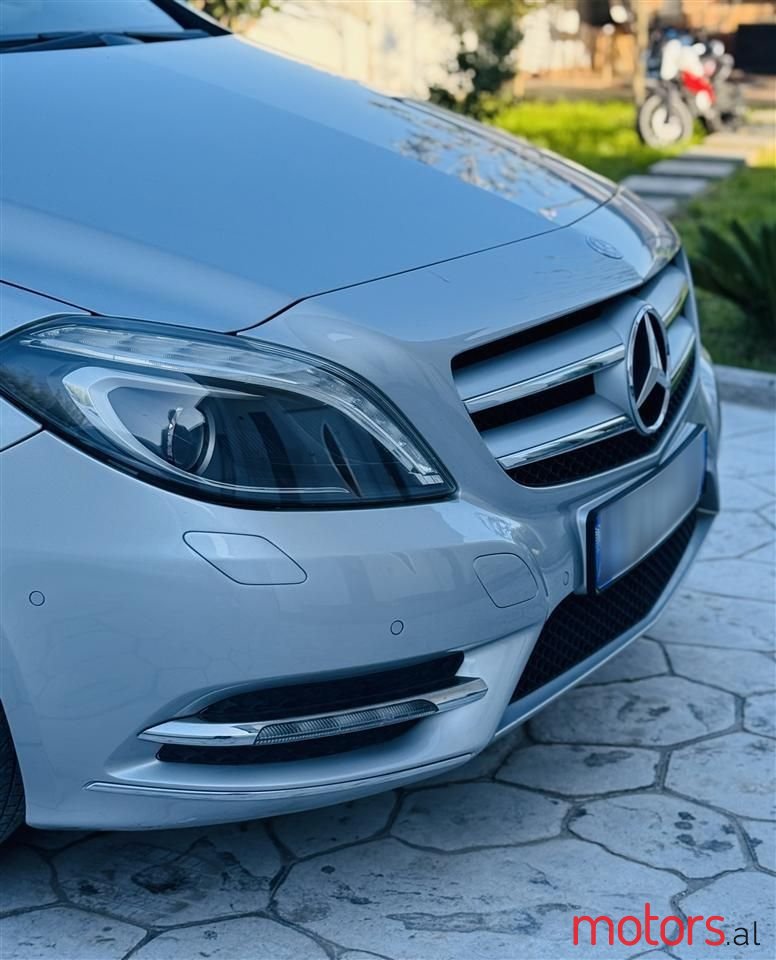 2012' Mercedes-Benz B 200 photo #6