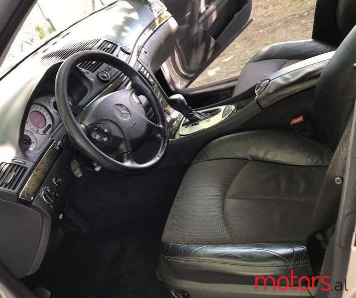 2003' Mercedes-Benz E 220 photo #2