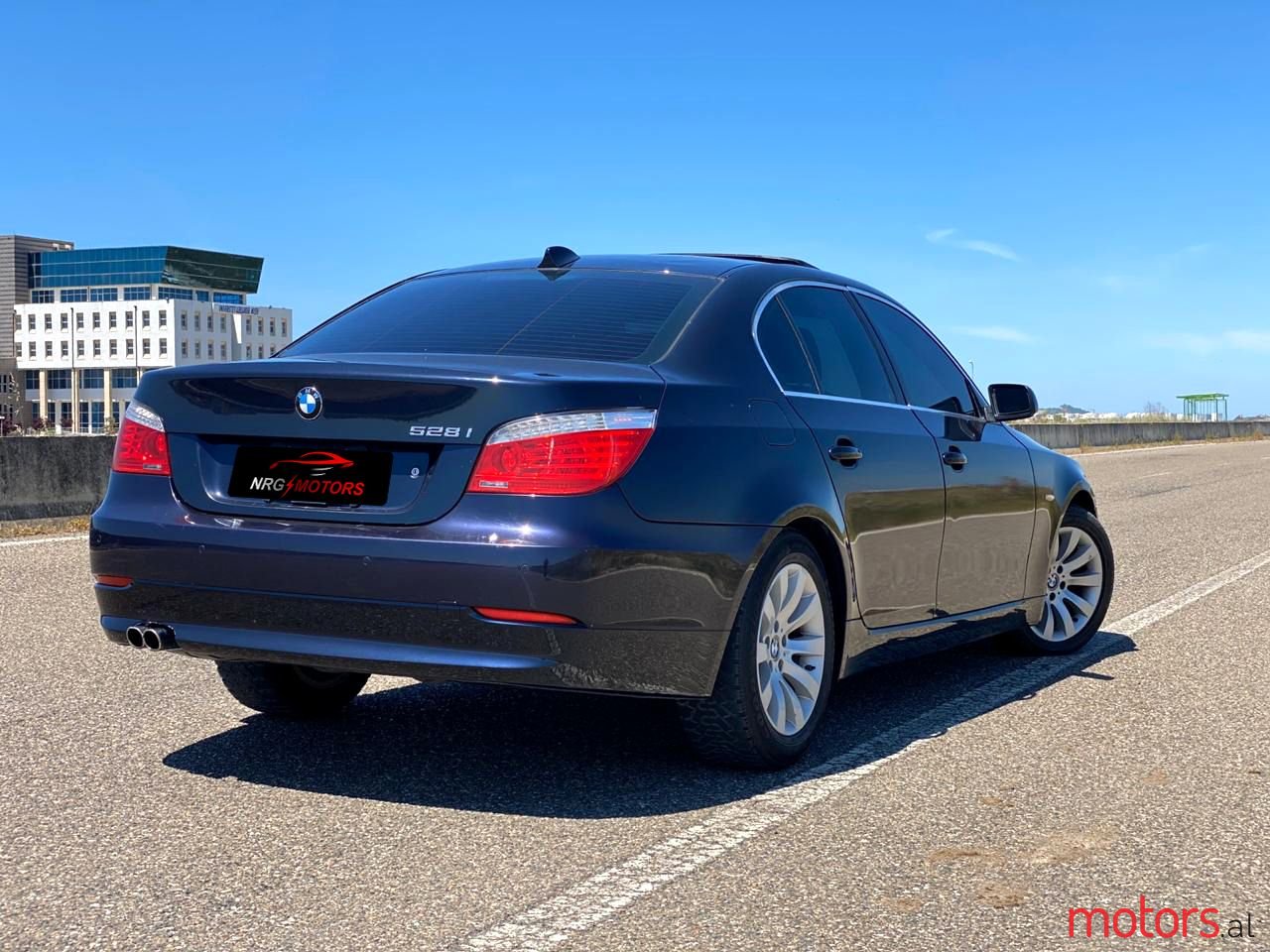 2008' BMW 528 photo #3