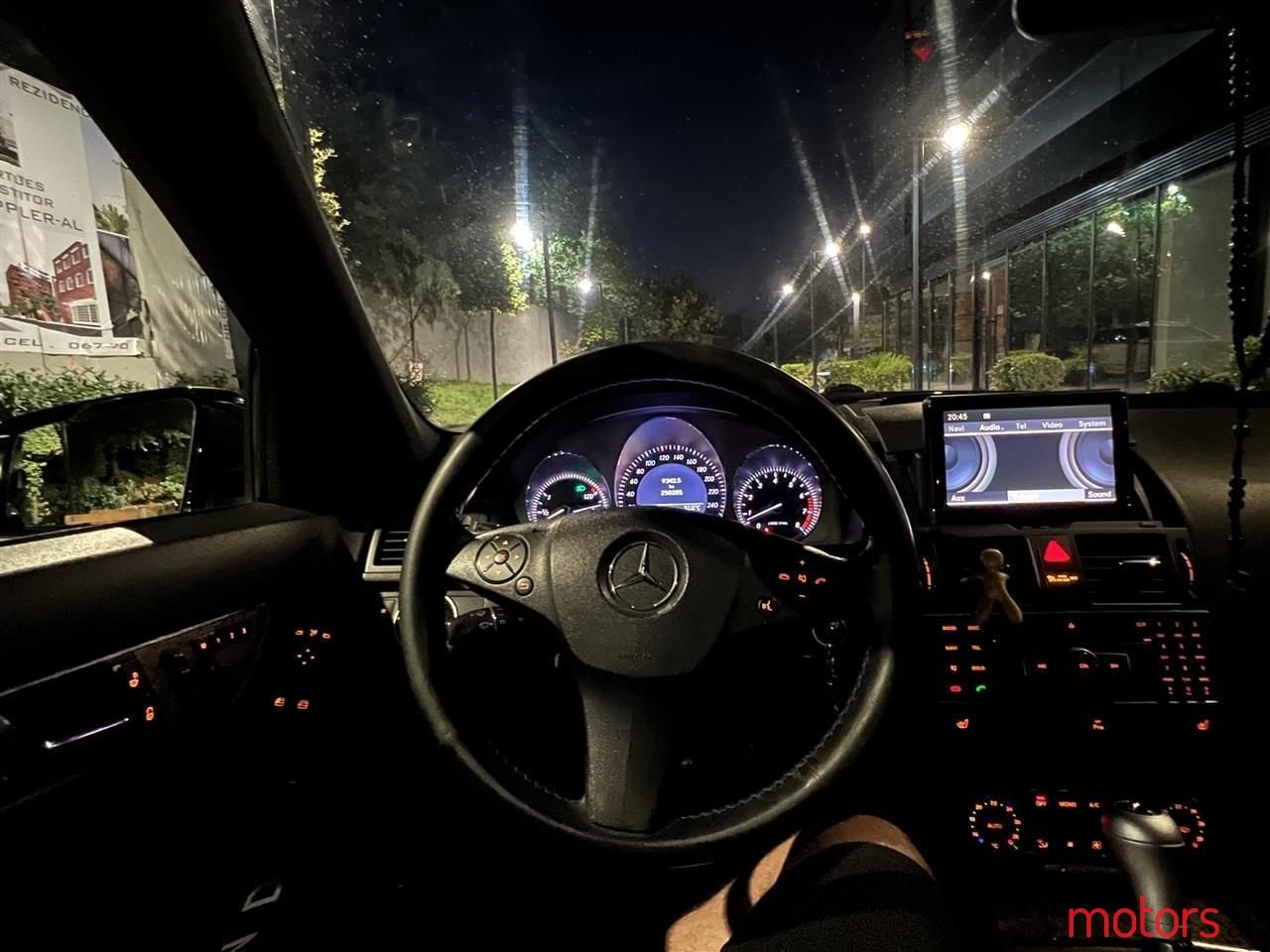 2011' Mercedes-Benz C 300 photo #6