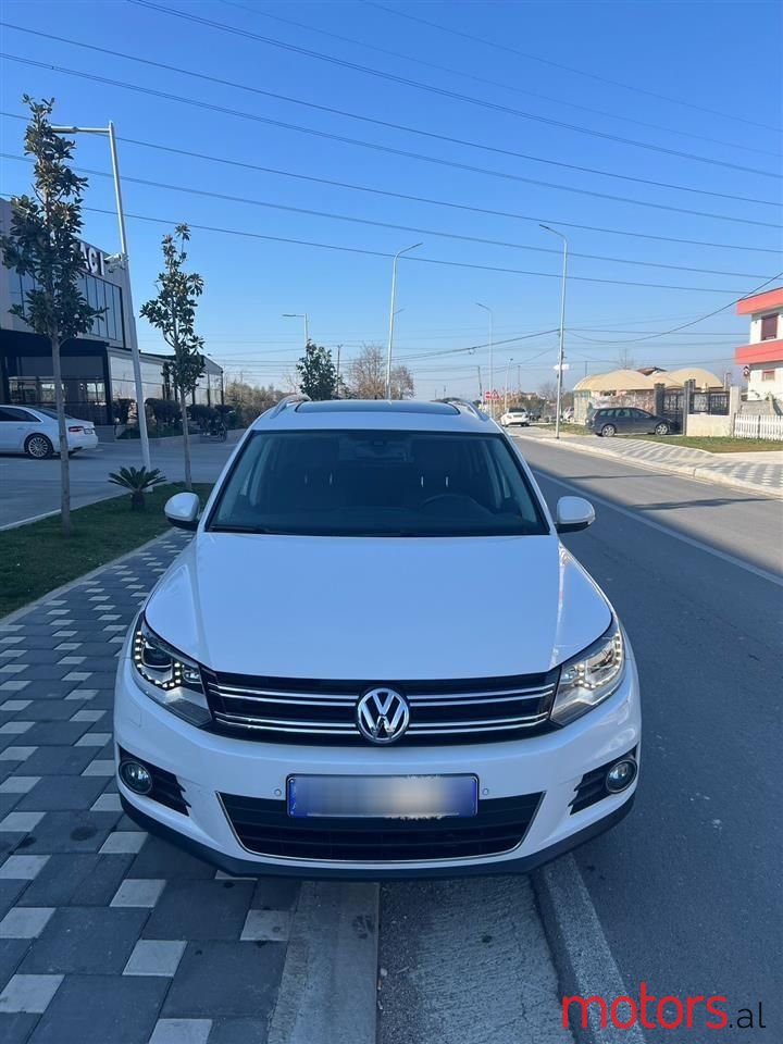 2012' Volkswagen Tiguan photo #2