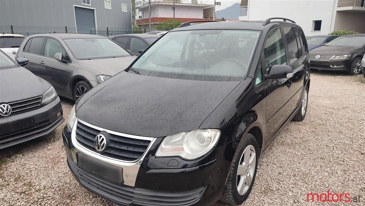 2008' Volkswagen Touran photo #1