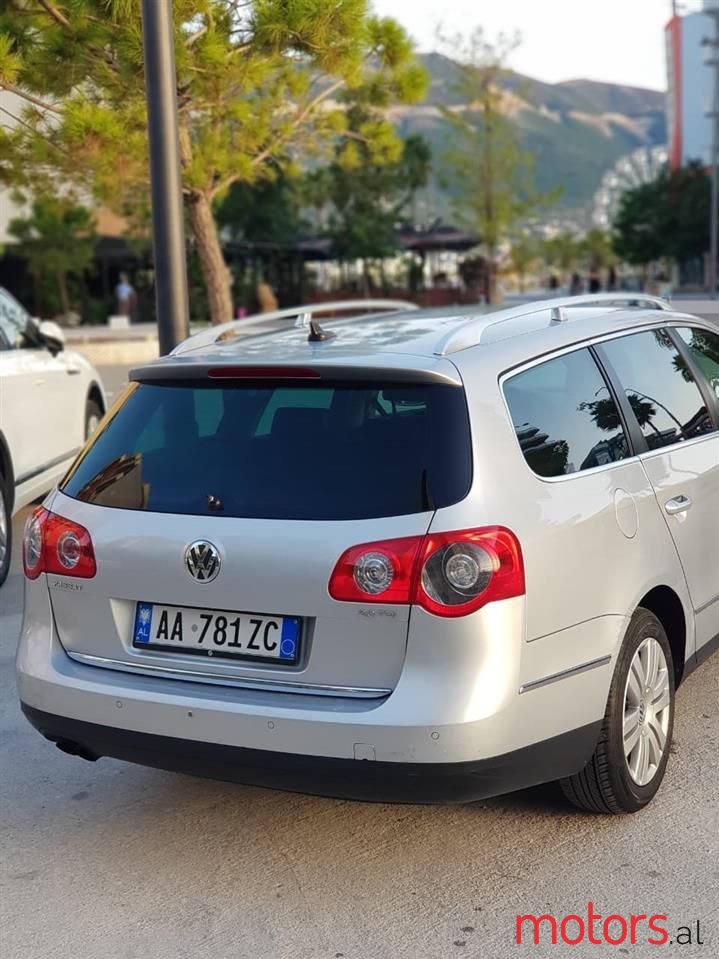 2009' Volkswagen Passat photo #4