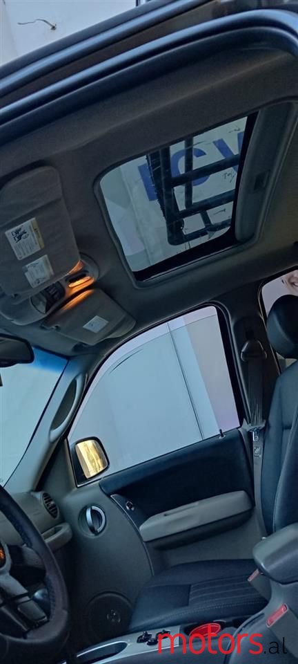 2005' Jeep Cherokee photo #5