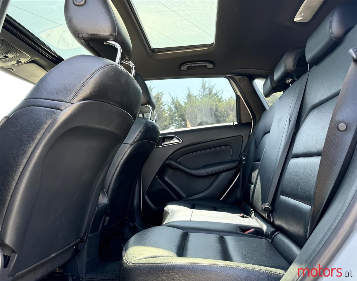 2013' Mercedes-Benz B 200 photo #3