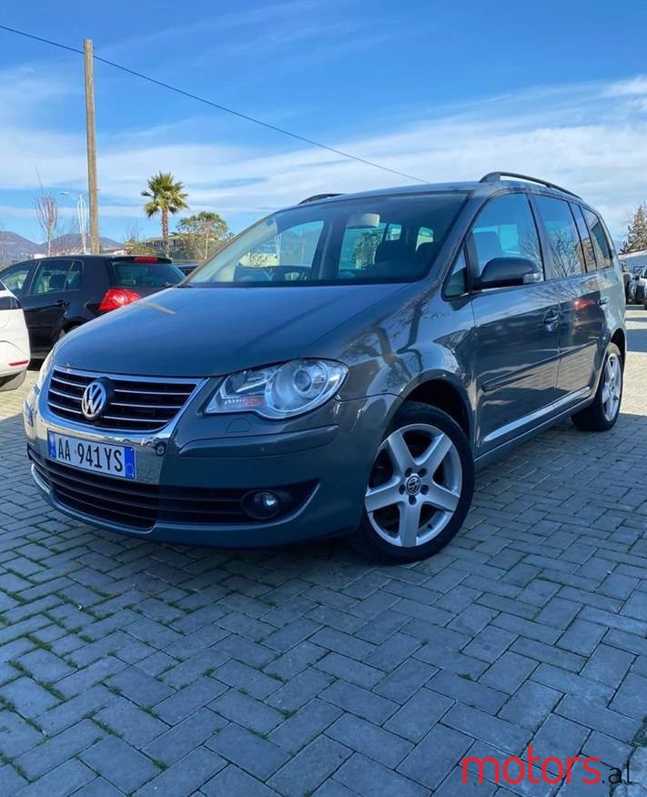 2006' Volkswagen Touran photo #1