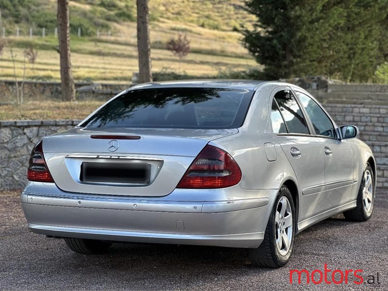 2004' Mercedes-Benz E 220 photo #6