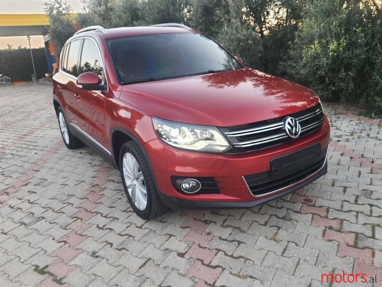2012' Volkswagen Tiguan photo #6