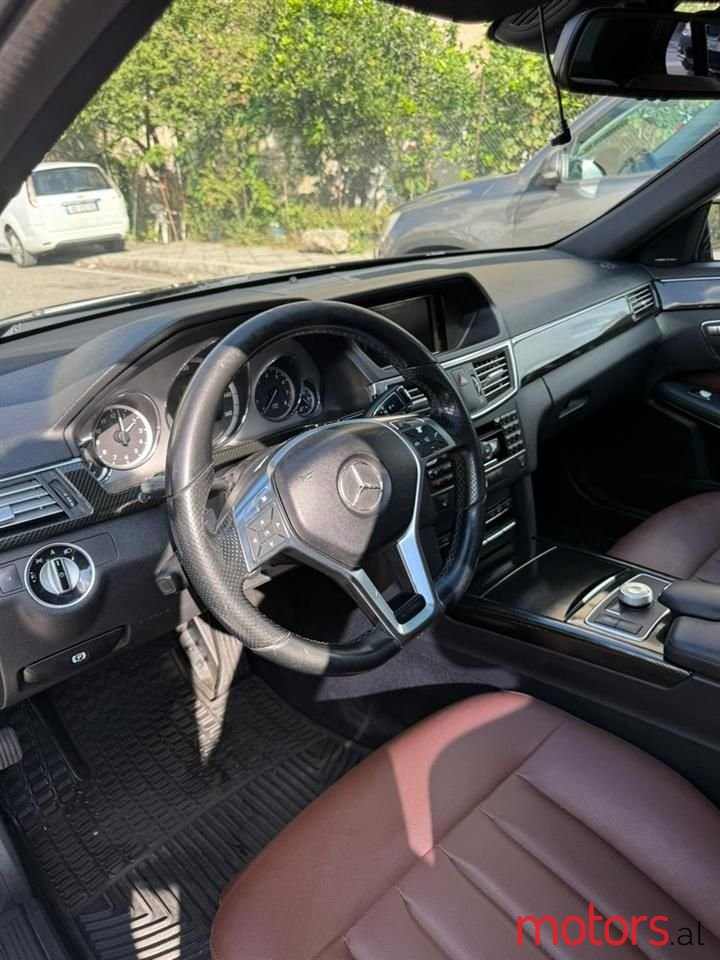 2011' Mercedes-Benz E 350 photo #3