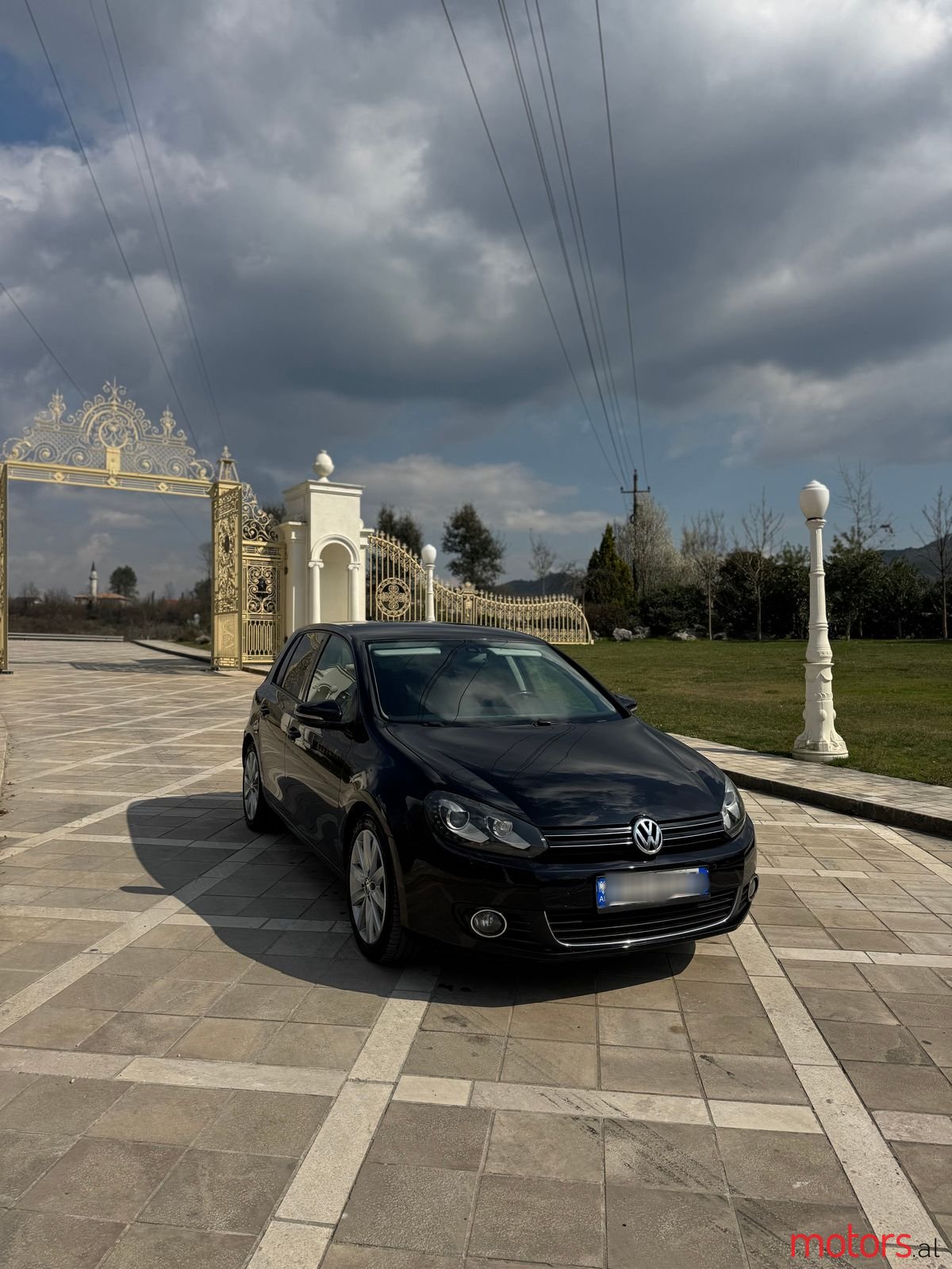 2011' Volkswagen Golf photo #1