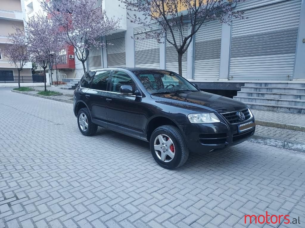 2004' Volkswagen Touareg photo #2